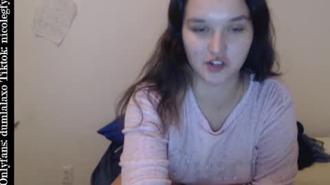 Snapshot of dumlala chatting on December 5, 6:59 am the only advantage you have over me is that u can kiss my ass and i cant  online show from December 5, 6:59 am