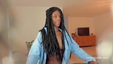 Snapshot of duna_du chatting on February 24, 9:20 pm My birthday is tomorrow November 30 online show from February 24, 9:20 pm