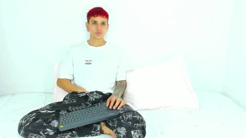 Nicolle y Julian online show from April 24, 2:13 am