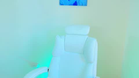 Dustin online show from January 18, 5:00 pm