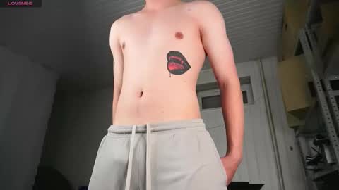 Dustyn online show from October 18, 5:17 pm