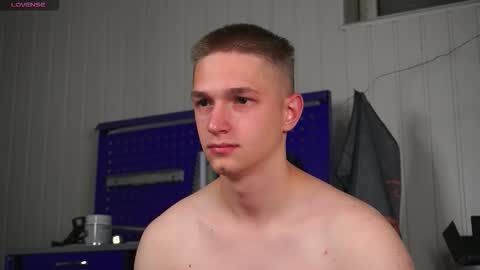 Dustyn online show from October 16, 5:01 pm