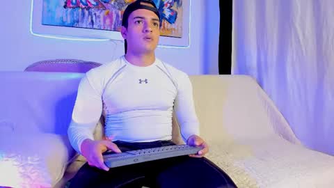 dwayne_esteven10 online show from February 7, 11:52 pm