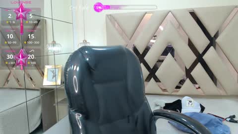 Snapshot of dyla_n18_ chatting on February 2, 9:45 pm dyla_n18_ online show from February 2, 9:45 pm