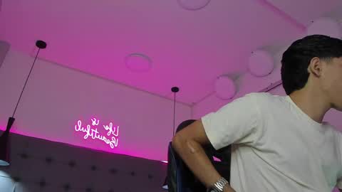 dyla_n18_ online show from April 4, 2:24 pm