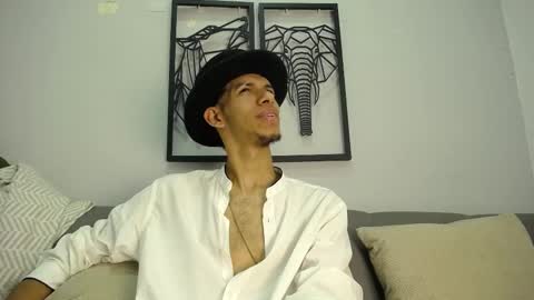 Snapshot of dylan_scotts chatting on September 22, 8:35 pm dylan_scotts online show from September 22, 8:35 pm