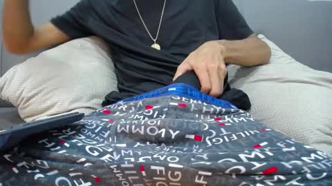 Snapshot of dylan_scotts chatting on September 25, 10:17 pm dylan_scotts online show from September 25, 10:17 pm