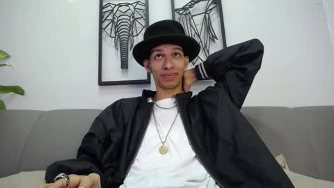 Snapshot of dylan_scotts chatting on October 4, 1:03 am dylan_scotts online show from October 4, 1:03 am