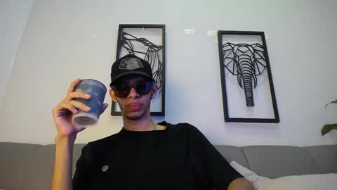 Snapshot of dylan_scotts chatting on October 19, 8:35 pm dylan_scotts online show from October 19, 8:35 pm