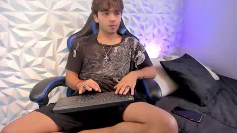 Snapshot of dylan_walton chatting on September 28, 1:53 pm Dylan online show from September 28, 1:53 pm