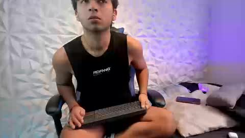 Snapshot of dylan_walton chatting on September 25, 1:40 pm Dylan online show from September 25, 1:40 pm