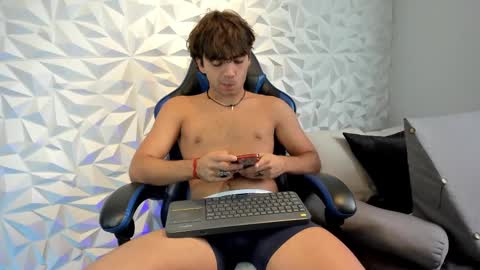 Snapshot of dylan_walton chatting on October 4, 2:59 pm Dylan online show from October 4, 2:59 pm