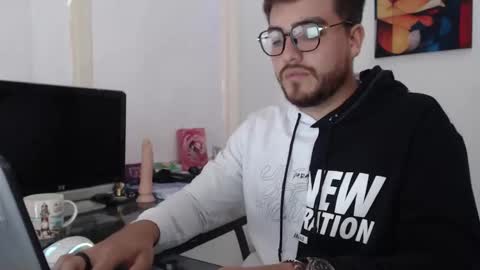 dylanhot10 online show from December 9, 4:05 pm