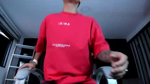 dylanroyce_ online show from April 9, 1:06 pm