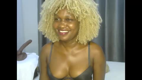 Snapshot of east_queen chatting on February 24, 8:58 pm east_queen online show from February 24, 8:58 pm