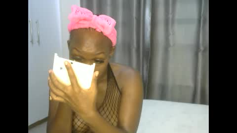 Snapshot of east_queen chatting on February 14, 7:59 am east_queen online show from February 14, 7:59 am