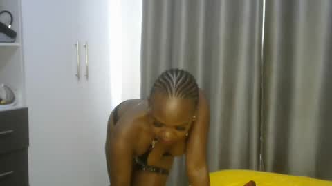 Snapshot of east_queen chatting on February 20, 6:28 am east_queen online show from February 20, 6:28 am