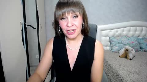 Linda online show from November 12, 6:21 pm