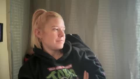Snapshot of ebony8ivory chatting on October 6, 4:36 pm americnbarbie online show from October 6, 4:36 pm