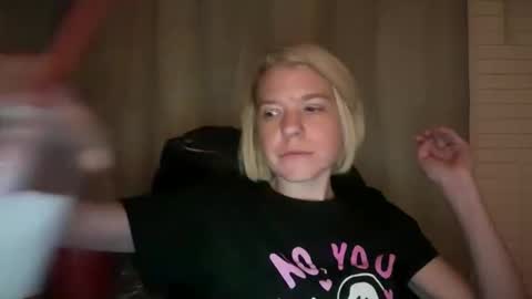 Snapshot of ebony8ivory chatting on October 8, 2:40 am americnbarbie online show from October 8, 2:40 am