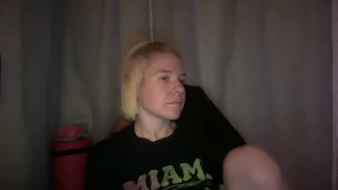 Snapshot of ebony8ivory chatting on October 9, 5:02 am americnbarbie online show from October 9, 5:02 am