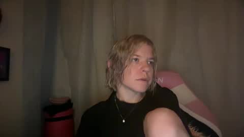 Snapshot of ebony8ivory chatting on October 2, 12:42 am americnbarbie online show from October 2, 12:42 am