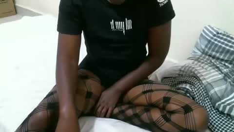 Snapshot of ebony_aleesha chatting on October 19, 8:08 am nelly online show from October 19, 8:08 am
