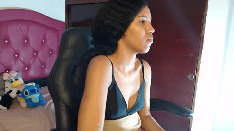ebony_foxxx online show from January 8, 3:12 am