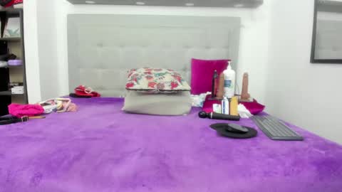 Snapshot of ebony_hot_sex1 chatting on September 14, 2:51 pm linda online show from September 14, 2:51 pm