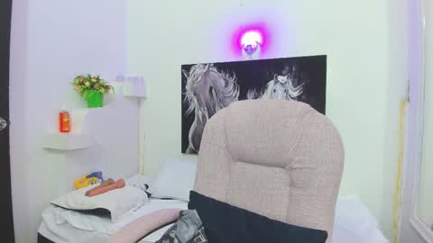 Snapshot of ebony_katterin chatting on February 17, 10:05 pm ebony_katterin online show from February 17, 10:05 pm