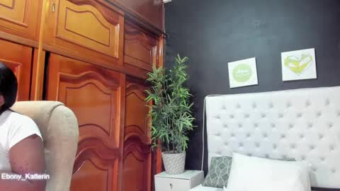 Snapshot of ebony_katterin chatting on September 29, 1:32 pm ebony_katterin online show from September 29, 1:32 pm