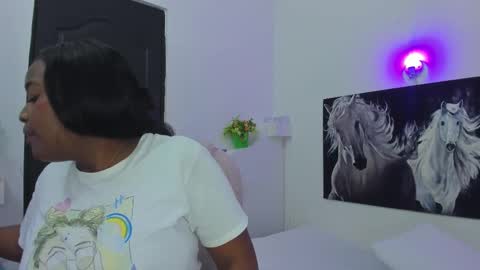 Snapshot of ebony_katterin chatting on March 12, 1:47 am ebony_katterin online show from March 12, 1:47 am