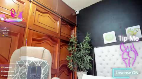 Snapshot of ebony_katterin chatting on September 18, 3:05 pm ebony_katterin online show from September 18, 3:05 pm