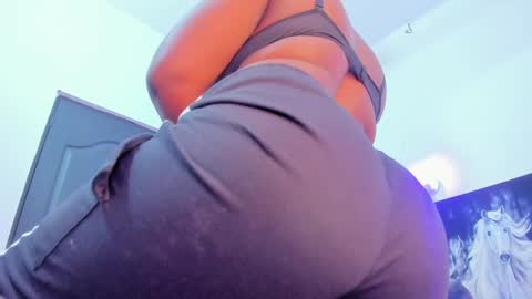 Snapshot of ebony_katterin chatting on February 6, 1:16 am ebony_katterin online show from February 6, 1:16 am