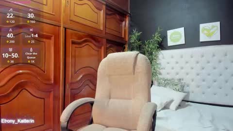 Snapshot of ebony_katterin chatting on October 19, 12:43 pm ebony_katterin online show from October 19, 12:43 pm