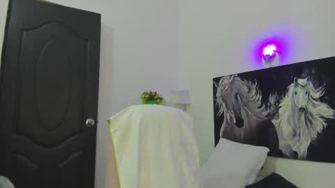 Snapshot of ebony_katterin chatting on February 21, 7:10 pm ebony_katterin online show from February 21, 7:10 pm