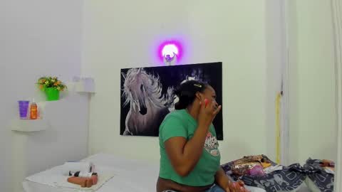Snapshot of ebony_katterin chatting on February 25, 7:27 pm ebony_katterin online show from February 25, 7:27 pm