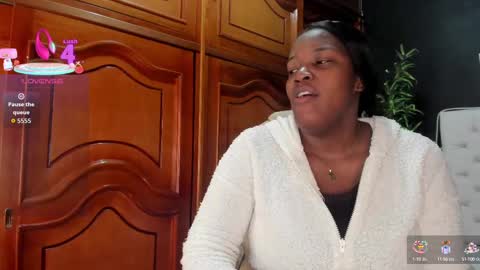 Snapshot of ebony_katterin chatting on September 25, 11:06 am ebony_katterin online show from September 25, 11:06 am