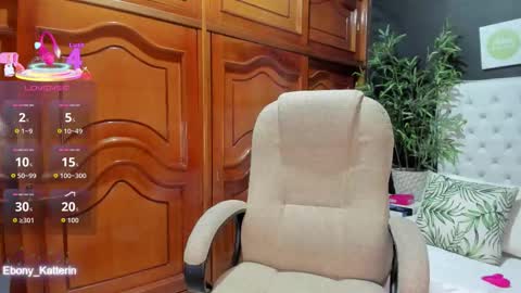 Snapshot of ebony_katterin chatting on October 18, 11:25 am ebony_katterin online show from October 18, 11:25 am