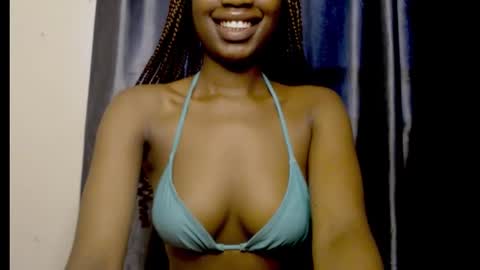 Snapshot of ebony_petitequeen chatting on October 18, 9:46 am Ella online show from October 18, 9:46 am