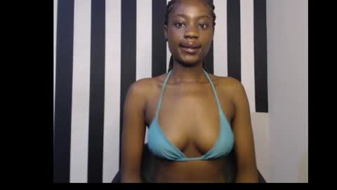 Snapshot of ebony_petitequeen chatting on October 19, 9:47 am Ella online show from October 19, 9:47 am