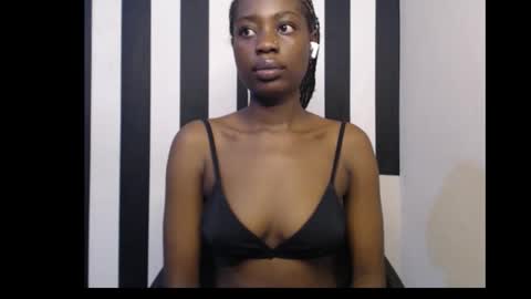 Ella online show from November 30, 8:49 pm