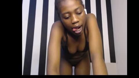Snapshot of ebony_petitequeen chatting on October 9, 9:31 pm Ella online show from October 9, 9:31 pm