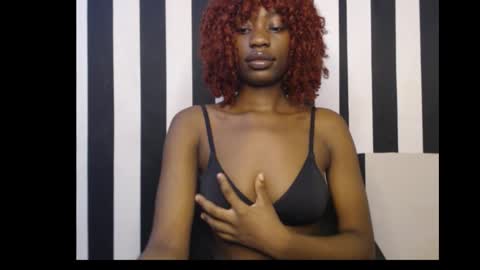 Snapshot of ebony_petitequeen chatting on October 3, 11:29 am Ella online show from October 3, 11:29 am