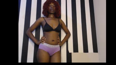 Snapshot of ebony_petitequeen chatting on October 11, 11:41 pm Ella online show from October 11, 11:41 pm