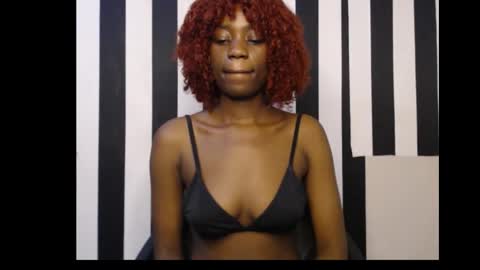 Snapshot of ebony_petitequeen chatting on September 30, 12:21 am Ella online show from September 30, 12:21 am
