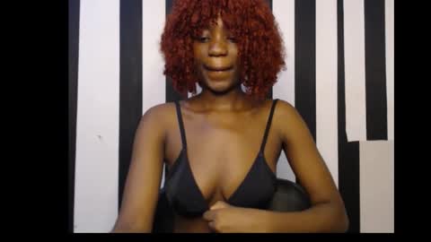 Snapshot of ebony_petitequeen chatting on September 27, 11:13 pm Ella online show from September 27, 11:13 pm