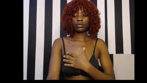 Snapshot of ebony_petitequeen chatting on October 2, 12:42 am Ella online show from October 2, 12:42 am