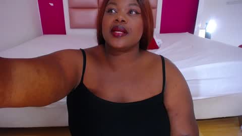 Snapshot of ebony_sugar_mommy chatting on January 15, 12:51 am MILENA online show from January 15, 12:51 am