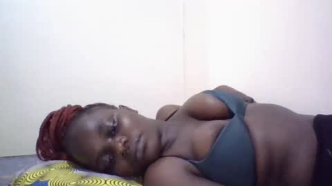 Snapshot of ebony_tasha chatting on February 17, 10:27 pm tasha online show from February 17, 10:27 pm